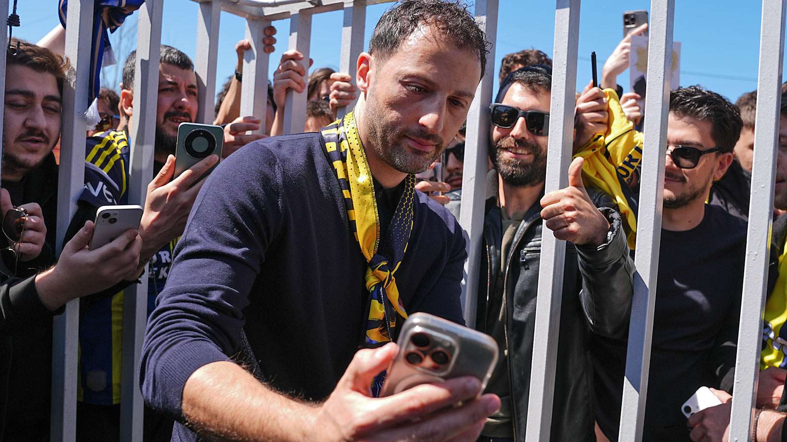 Fenerbahce fans were in tears as he left! Why Bologna were caught off guard by Tedesco  
