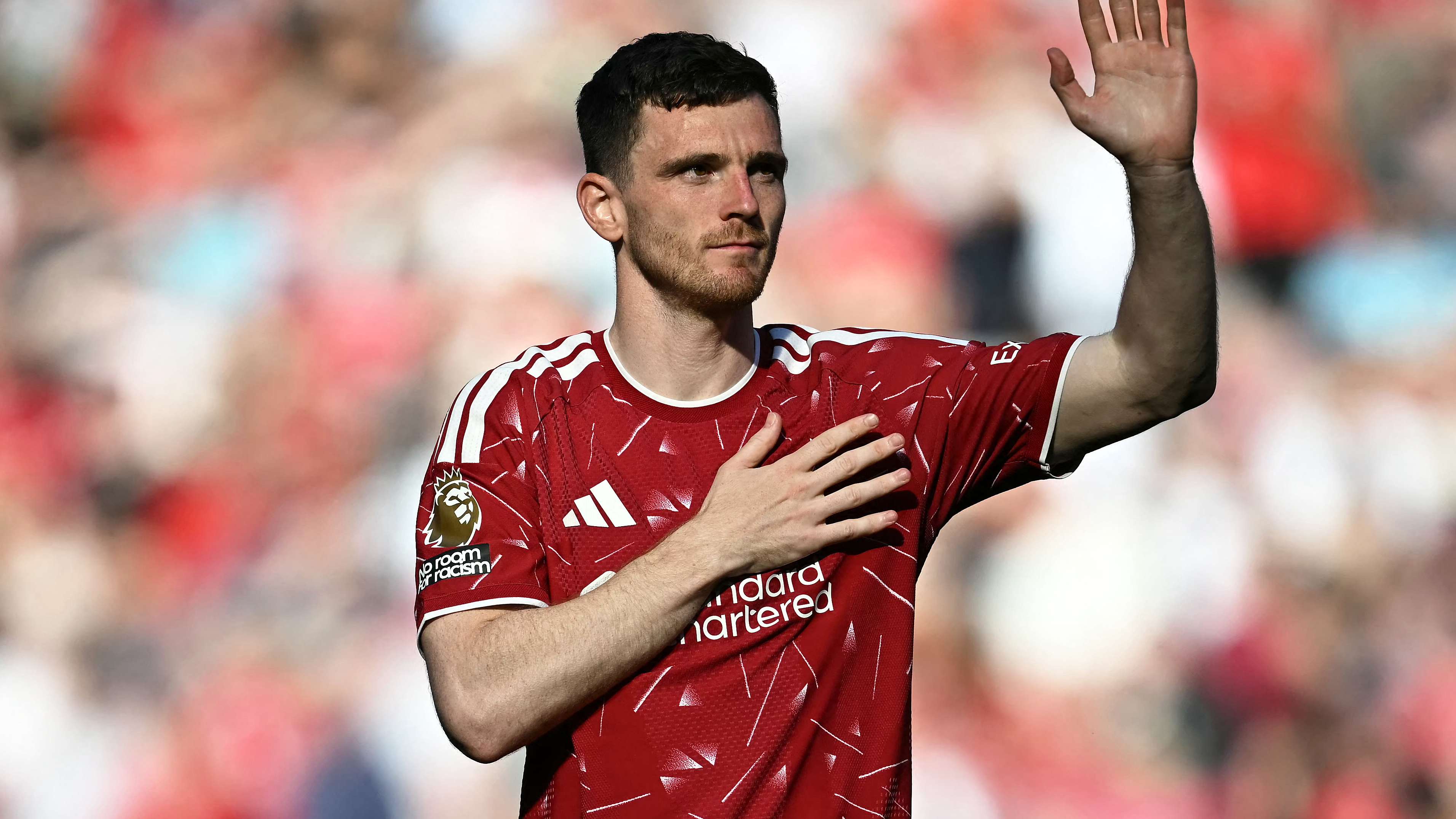 Tottenham confirm Robertson signing  