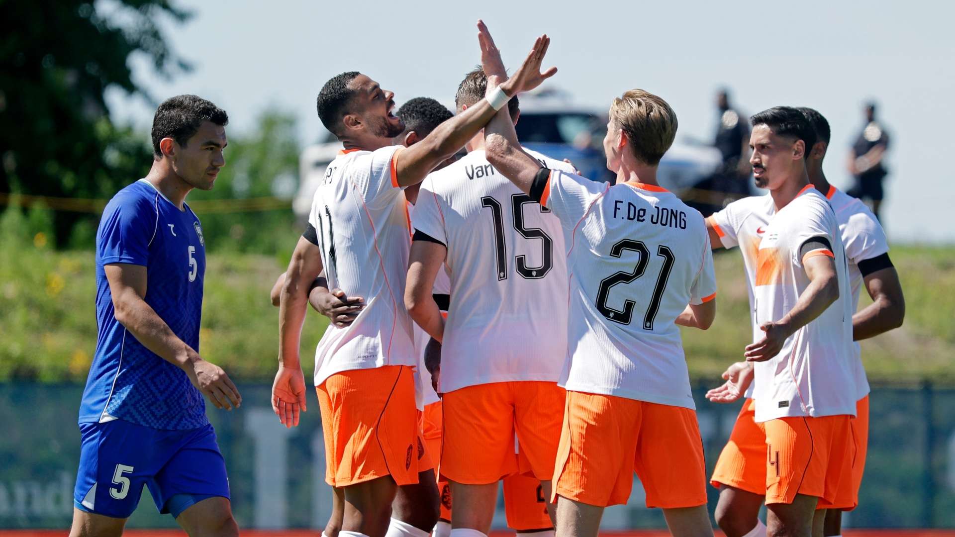 Gakpo scores twice as Netherlands suffer injury scare  