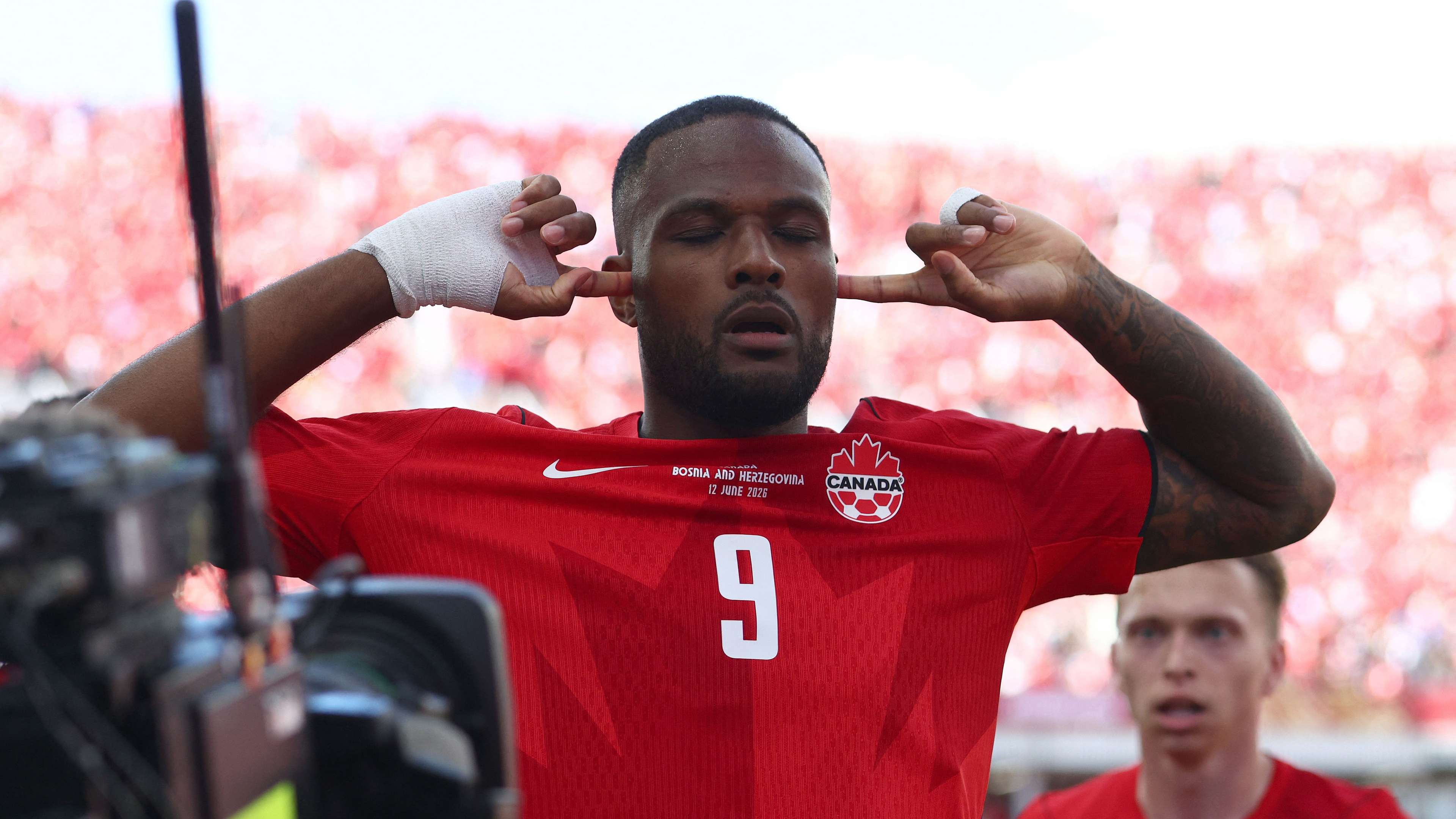 Larin proves clutch, David's slump reaches worrying levels  