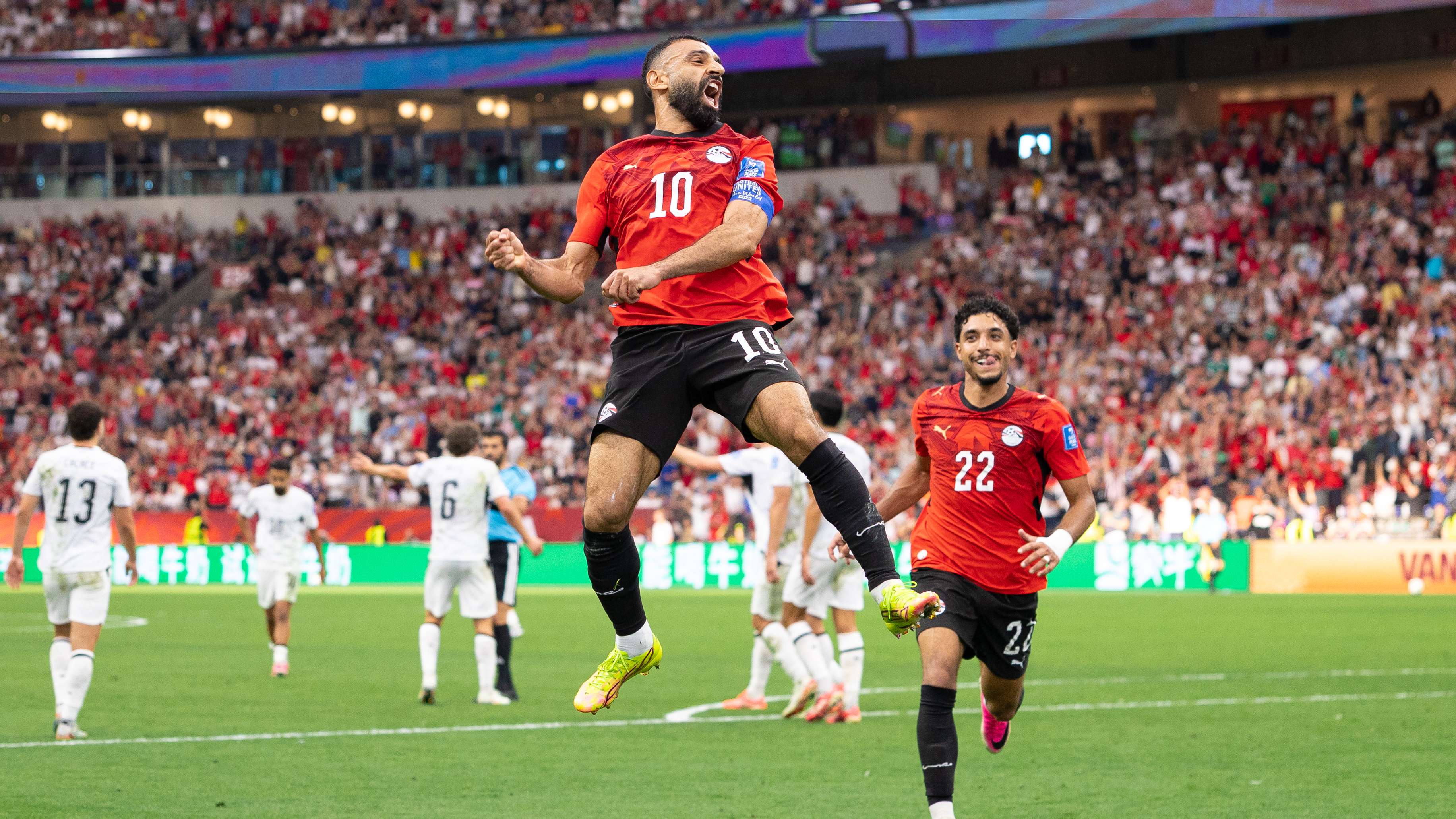 After Releasing Mahrez... Al-Ahly Moves to Sign Mohamed Salah  