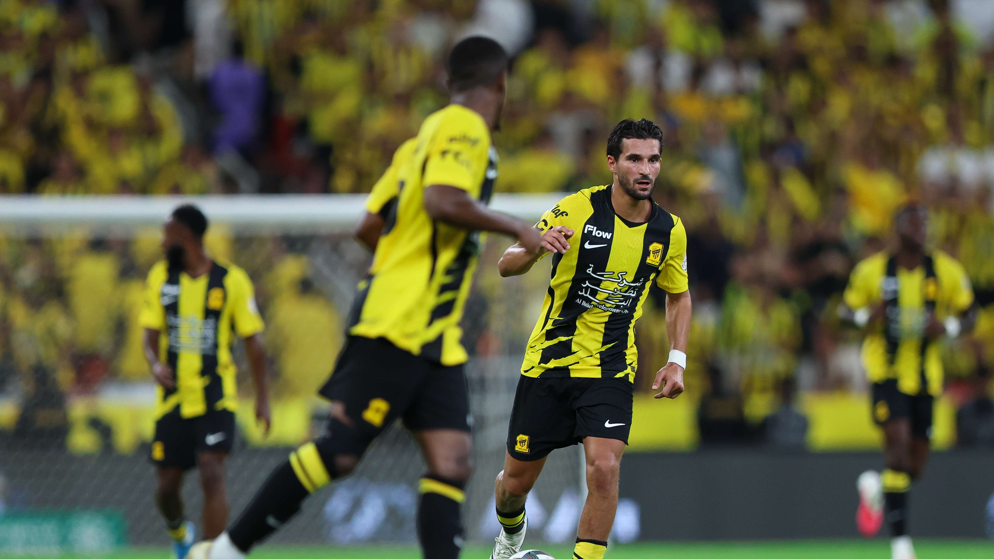 Everyone fell but Al-Ittihad remained: an exceptional number in the Roshn League  