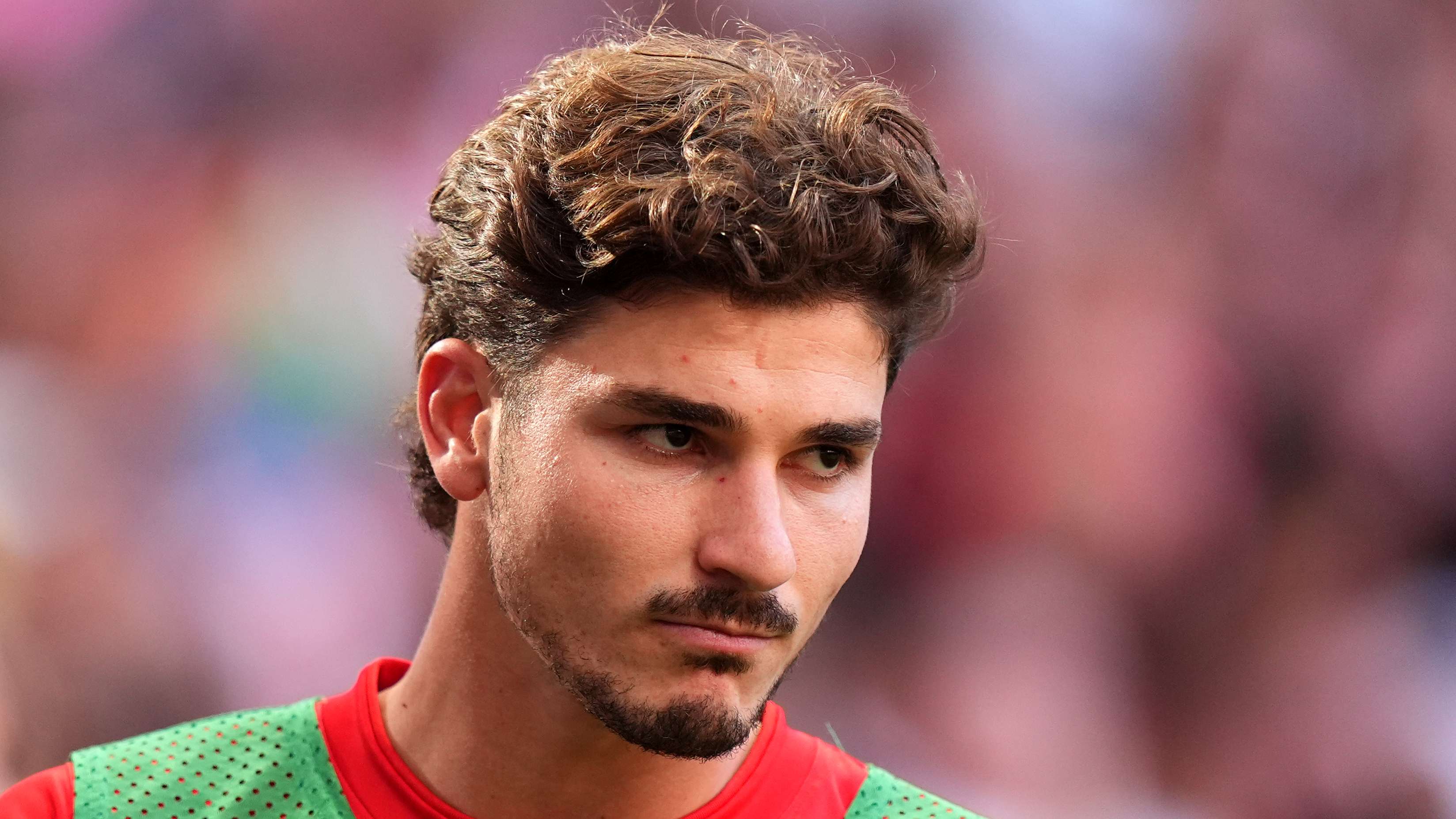 The future of Álvarez pushes him to the edge of the abyss: psychological crises and medical consultation  