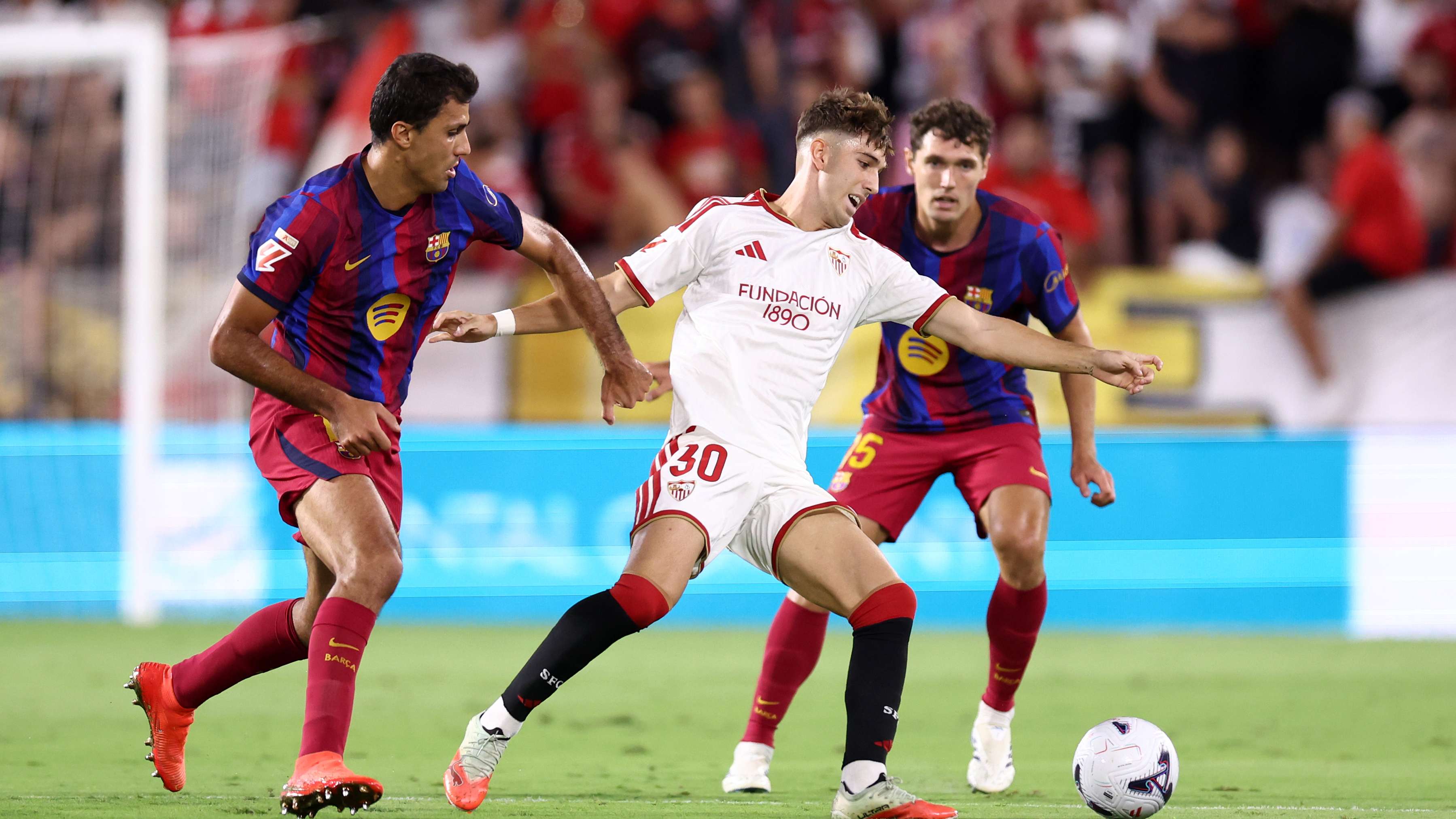 A painful blow: Barcelona star leaves the Sevilla match in tears  