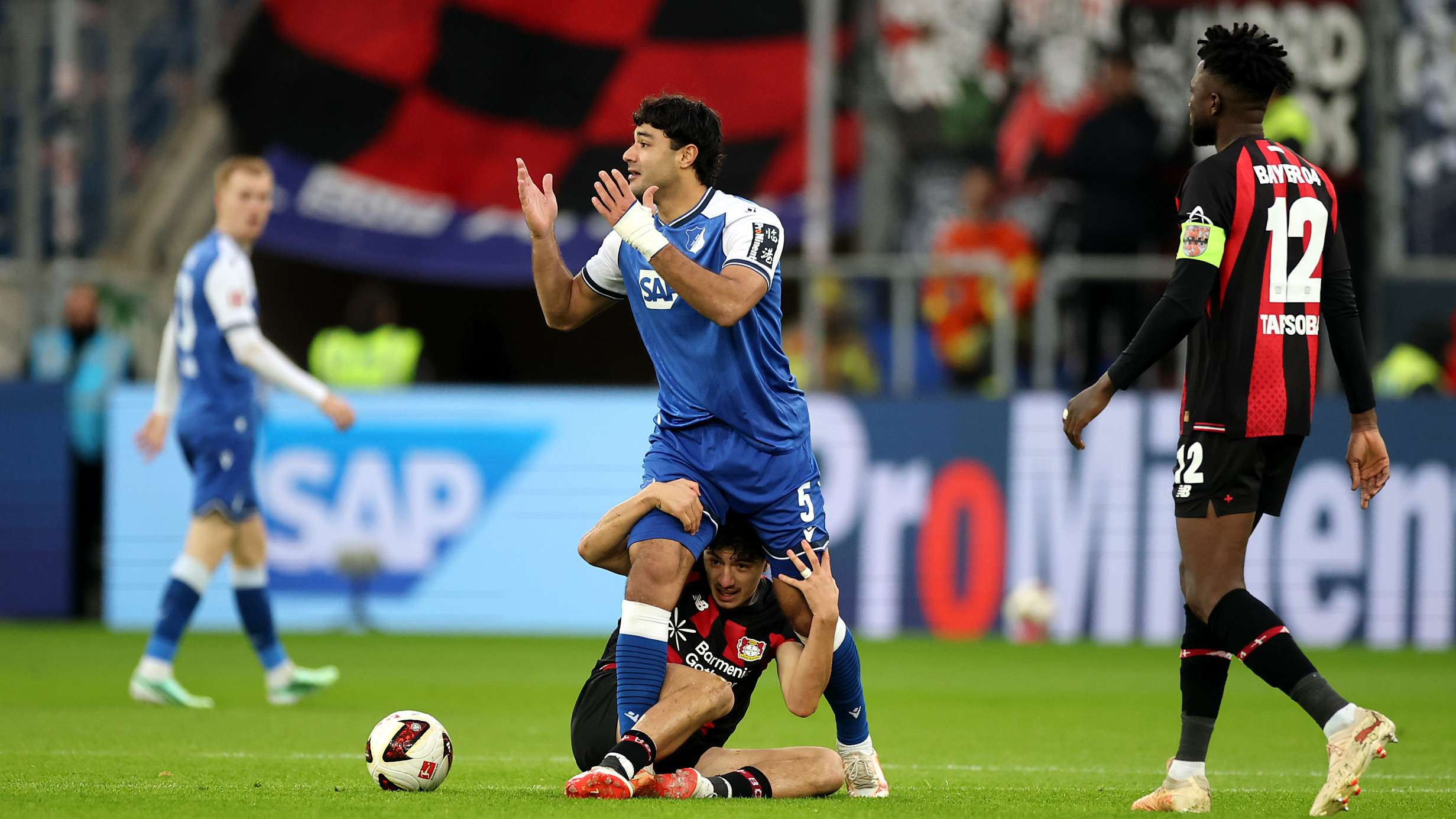 Conflicting reports in the European press over Maza's move to Paris Saint-Germain  